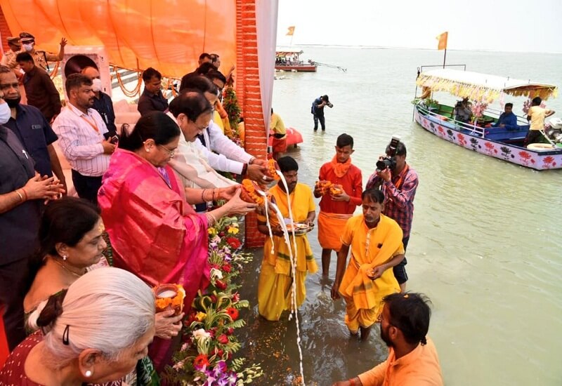 Vice President Venkaiah Naidu in Ayodhya, the city of Lord Rama, worshiped after visiting Ramlala
