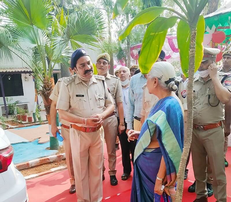 Governor Anandiben Patel reached Bijnor Jail tour, grand welcome with recitation of Mahamrityunjaya Mantras and floral showers