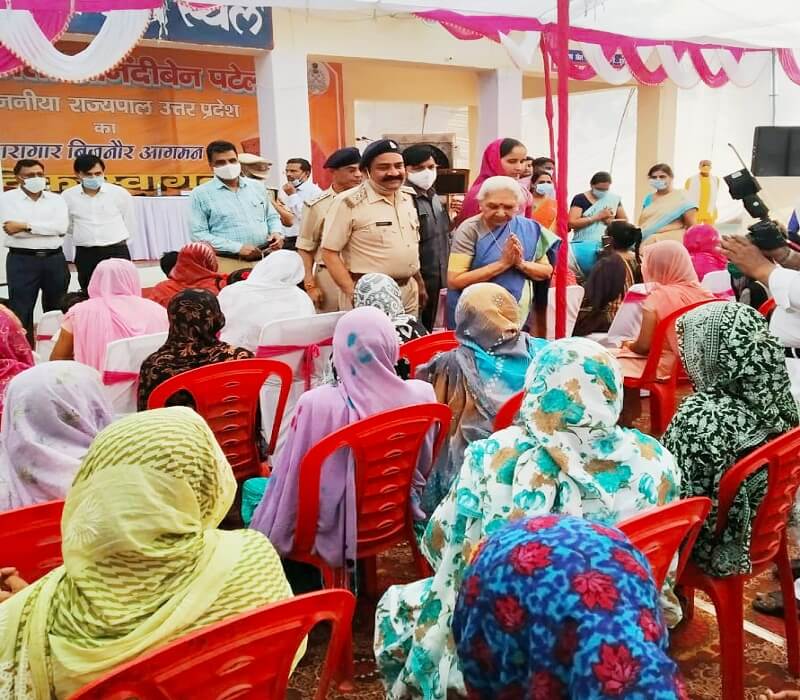 Governor Anandiben Patel reached Bijnor Jail tour, grand welcome with recitation of Mahamrityunjaya Mantras and floral showers