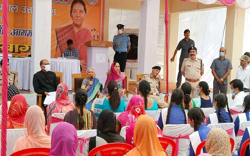 Governor Anandiben Patel reached Bijnor Jail tour, grand welcome with recitation of Mahamrityunjaya Mantras and floral showers