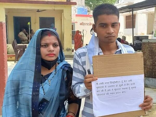 In Farrukhabad history sheeter reached police station with newly married wife, said - now married, I want to improve