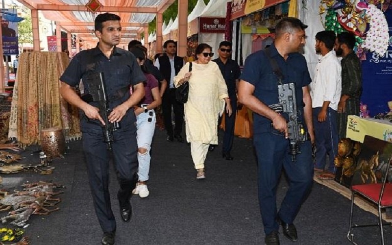 UP : Home Minister Amit Shah's wife Sonal Shah visited Taj Mahal