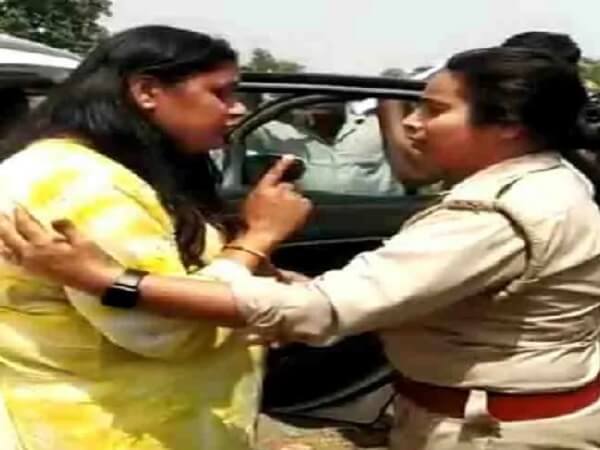 UP : After drinking alcohol, the woman officer faced drama on the road, suspended
