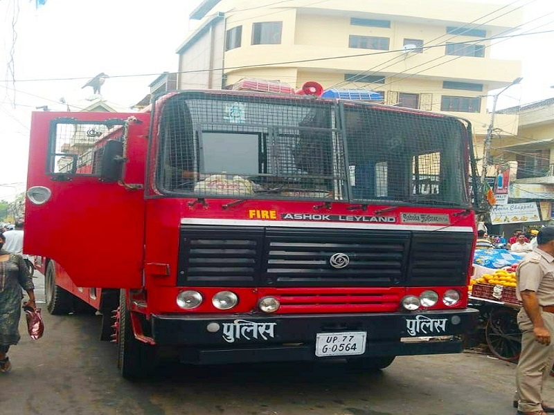 Big Breaking : Massive fire in Gumti number-5 in Kanpur, 5 vehicles were trying to control