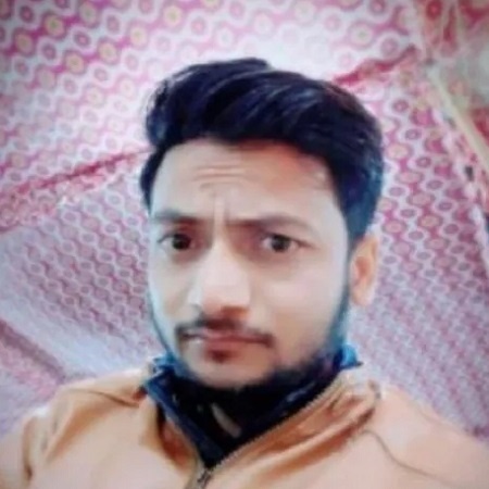 Police knocking on the door in Banda, MR shot himself, love affair became reason