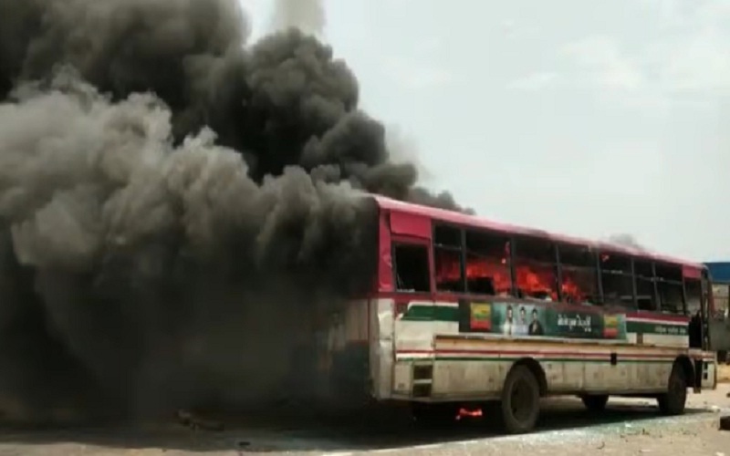 Agnipath Yojana Protest : Ballia burnt train in protest from Bihar to UP, stone pelting at varanshi and many places