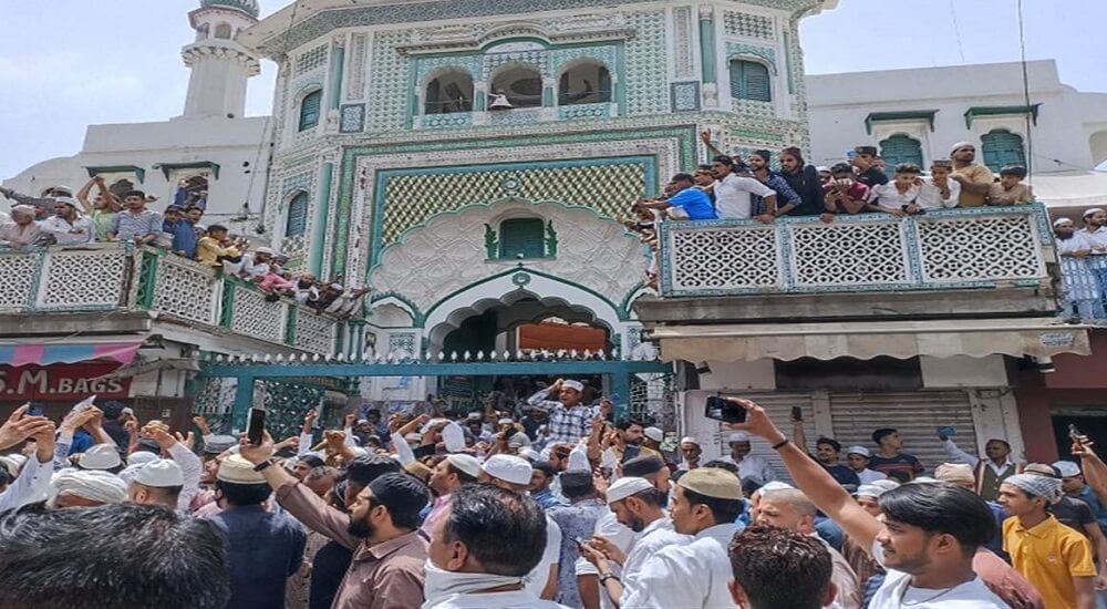 Friday prayers, peace in Kanpur - stone pelting in Prayagraj, procession in Saharanpur