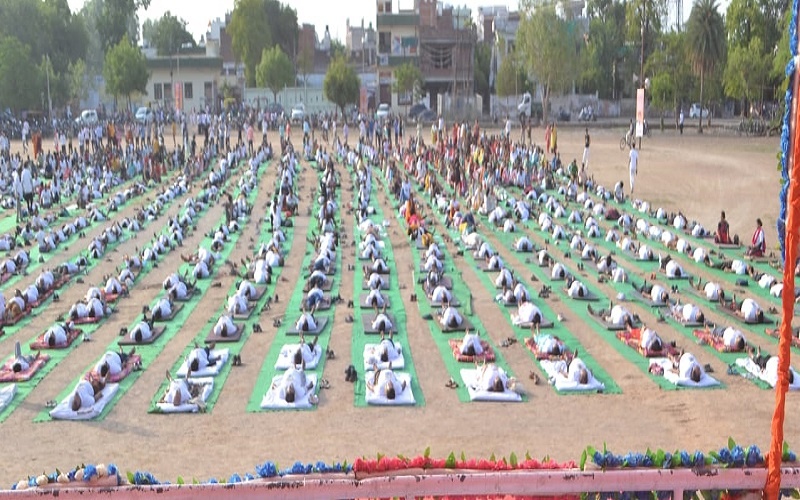 Yoga Day 2022 : Yoga Day celebrated in Banda, Yoga is Yoga from GIC ground to Jail