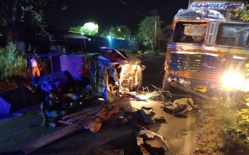 Accident in Lucknow : A horrific road accident in Lucknow, 6 killed - 6 serious