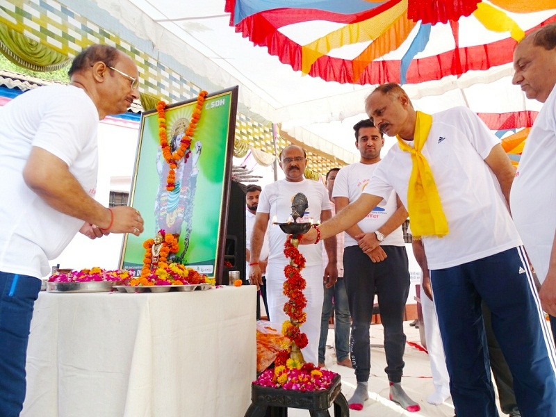 Prisoners did yoga in Banda Jail, guest became official in program