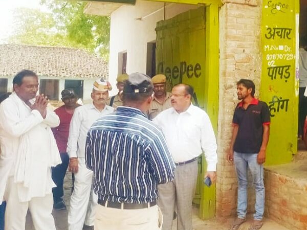 Lekhpal and Panchayat secretary suspended for cross checking of Banda commissioner