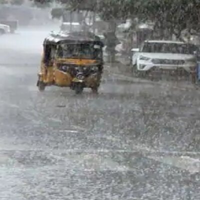 #WeatherNews : यूपी में पूरब से पश्चिम तक बारिश, अगले दो दिनों में तूफान का अलर्ट