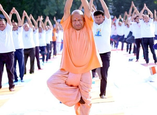Inter National Yoga Day : सीएम योगी ने कहा 75 हजार जगहों पर 5 करोड़ से ज्यादा लोग एक साथ जुड़े