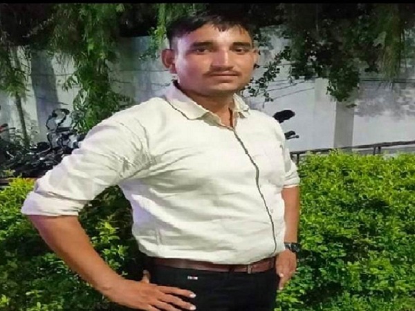 Sitting on platform of house shot himself, senses of family members flew away