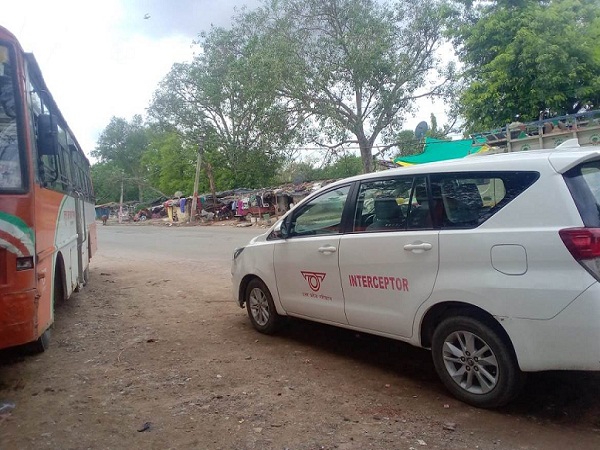 Roadways hit DM's car in Banda, narrowly escaped