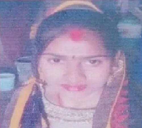 Banda : Girl jumps in Nawab's tank, police searching for dead body