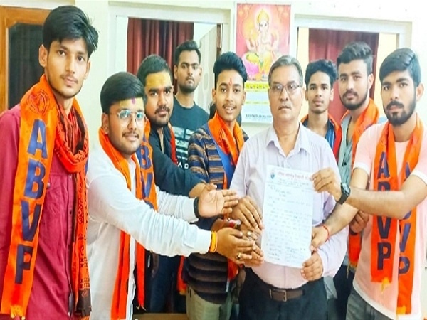 Admission process stuck in colleges regarding OTP, ABVP submitted memorandum to principal