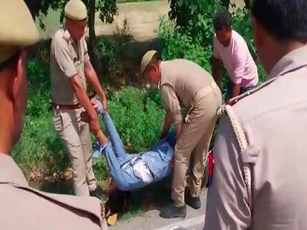 Two friends going to wedding in Bijnor were crushed to death by truck, there chaos in family