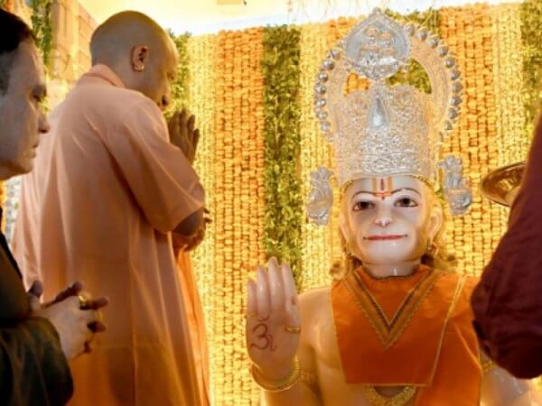 Lucknow : Chief Minister laid foundation stone of 108 feet high Hanuman statue on Gomti bank