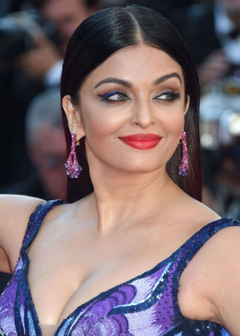Fans die on Aishwarya beauty  queen,difficult to lose sight