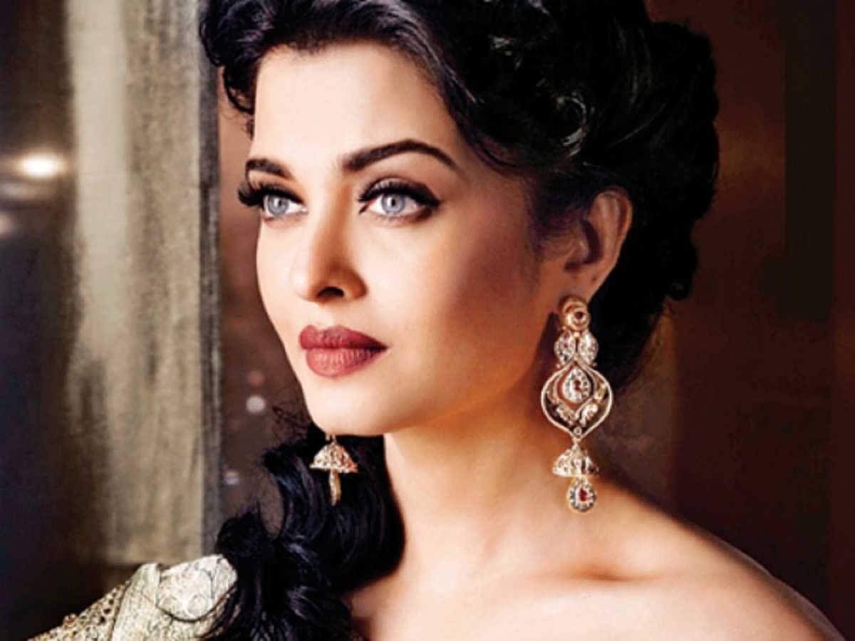 Fans die on Aishwarya beauty  queen,difficult to lose sight
