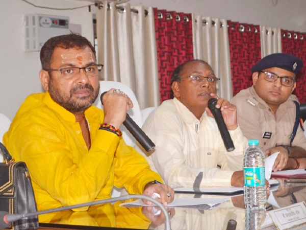 Banda : Public representatives showing their problems, narrating their problems more