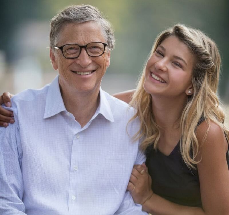 This is Bill Gates' 19-year-old daughter, making headlines with romantic photos with boyfriend