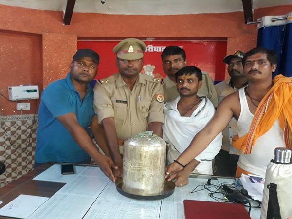 UP : 21 kg Shivling found in Saryu in Mau, this is specialty, read full news