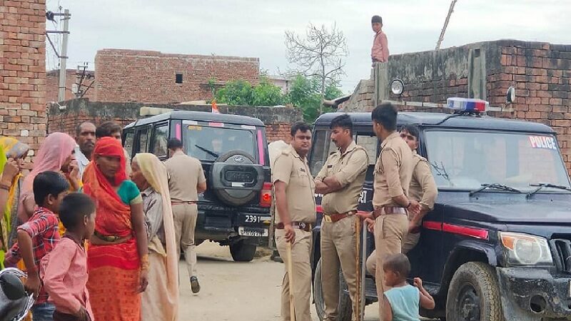 Tricolor yatra attacked in Amroha, teachers thrashed in headmaster, ruckus