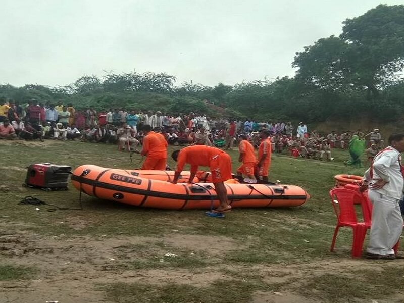 Banda Big Breaking : 30-40 people missing, 4 bodies found after boat capsizes in Yamuna river