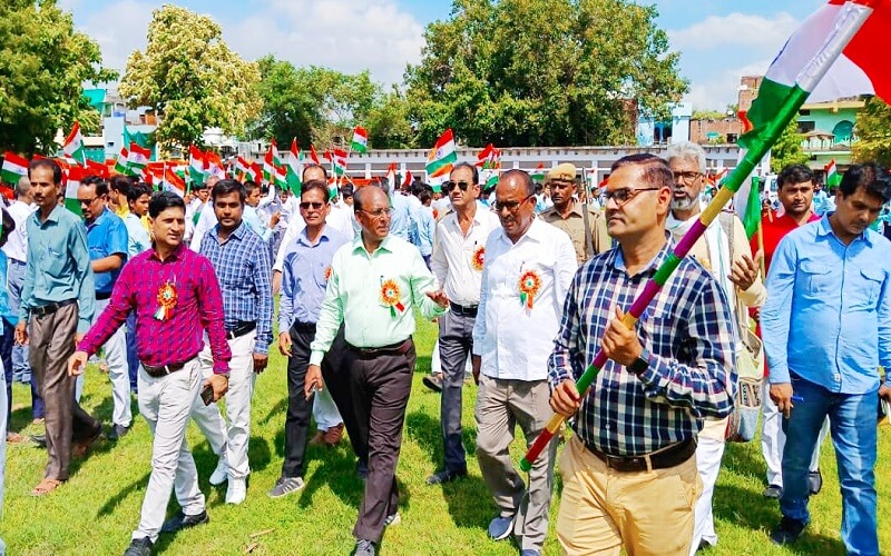 Huge tricolor yatra in Banda sky reverberated with slogans of Bharat Mata Ki Jai