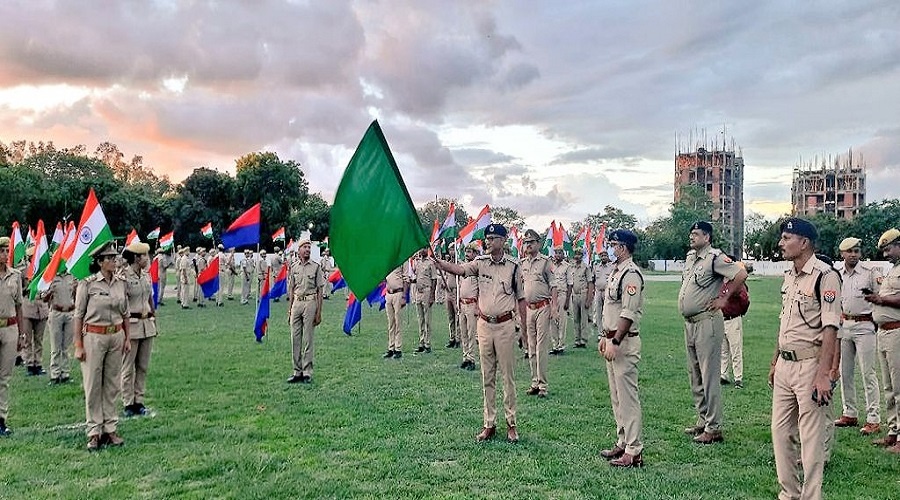 Tricolor yatra led by DIG in Banda