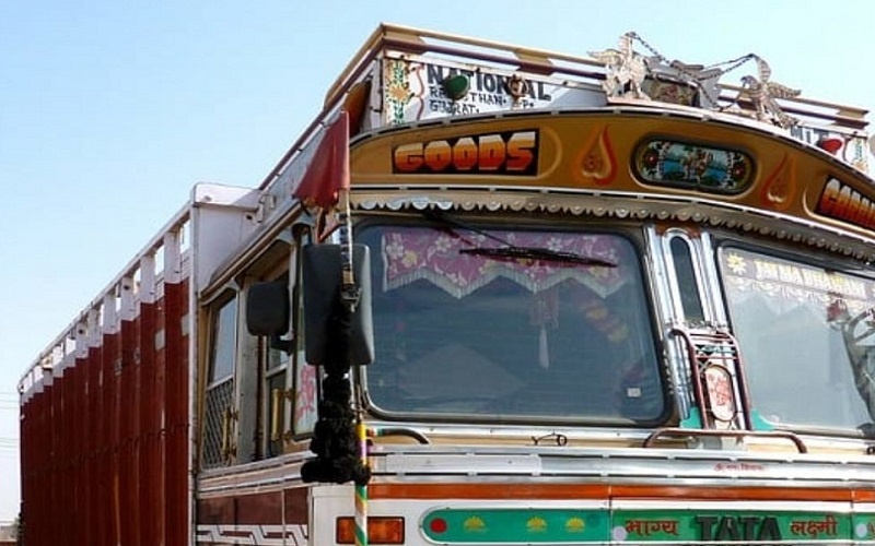 Khalasi dies due to electric current in truck on highway in Banda