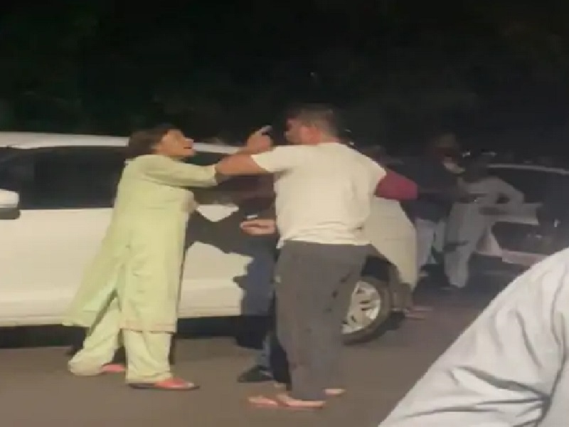 UP : BJP leader trapped in romancing car, wife slaps her with slippers, video goes viral