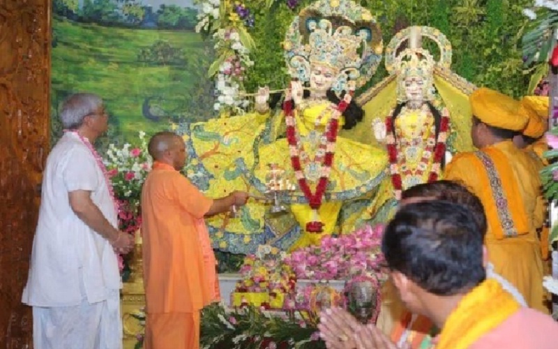 Agra : CM Yogi inaugurated Annapurna Rasoi in Vrindavan