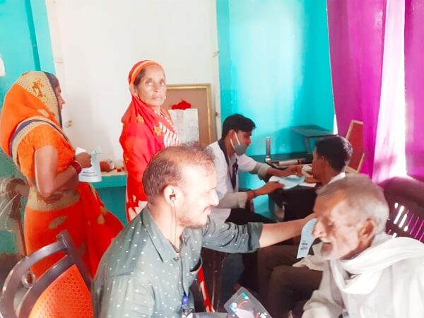 Banda : Former MLA organized eye camp in Benda
