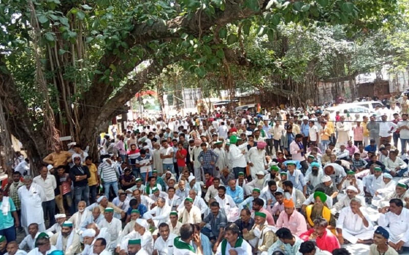 UP : Demonstration of hundreds of farmers in Bijnor, allegations of breach of promise against government