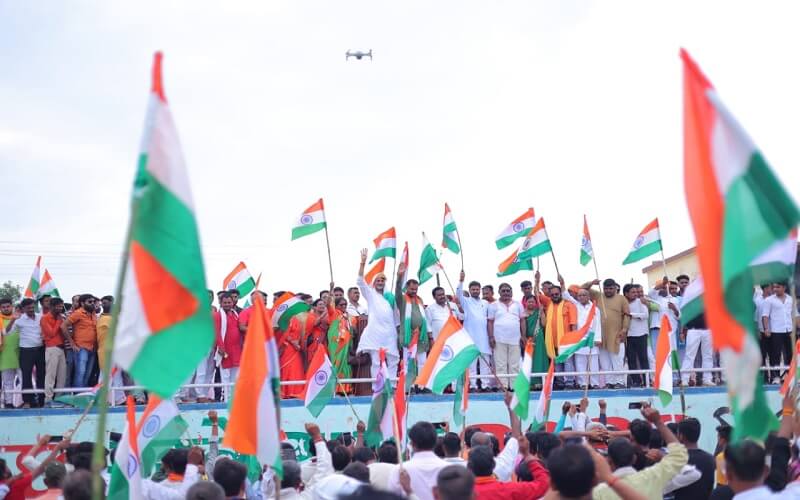 BJP's tricolor yatra in Banda, MLA-MP on bike carrying national flag