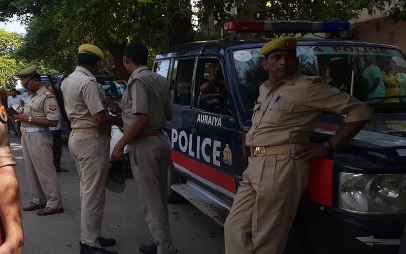 UP Crime News : Dead bodies of college manager, wife and son found in house, death due to bullet, sensation