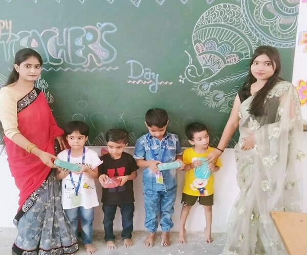 Teachers Day : Little ones showed their talents on Teachers' Day in Banda