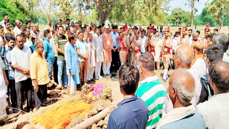 Former Banda MLA Jagannath Singh Parmar passed away, thousands of people paid tribute