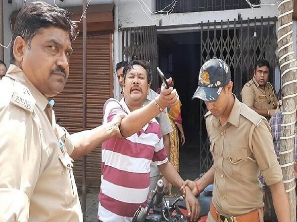 In Kanpur constable opened fire, panic spread in area, people ran here and there