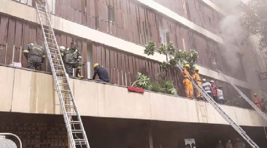 Fire broke out in Hotel Levana's hotel in Hazratganj, Lucknow, 4 dead so far, CM Yogi ordered an inquiry