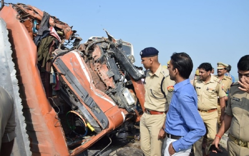 in Uttar Pradesh 8 killed and more than 25 injured in horrific road accident
