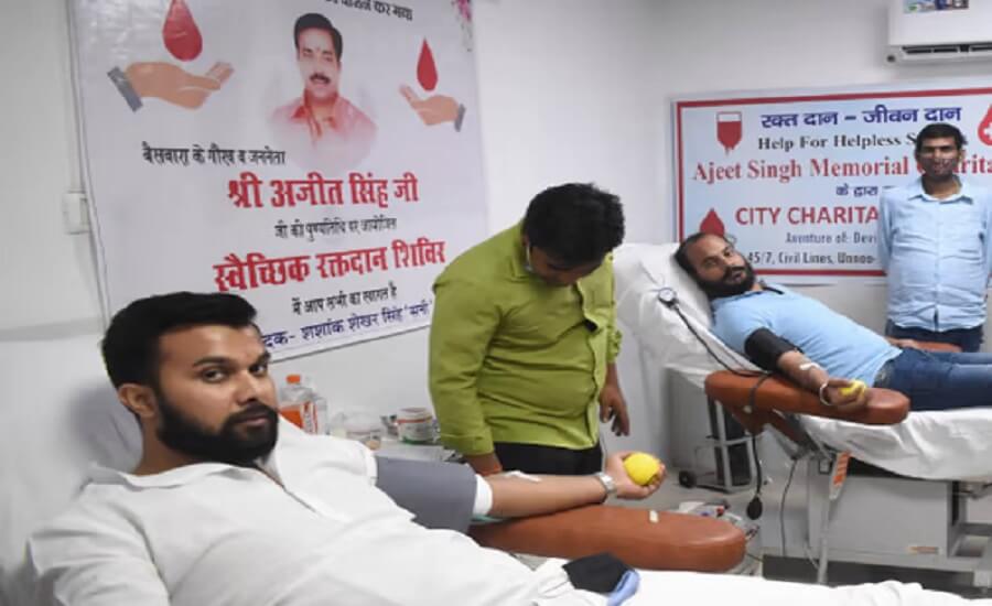 Ministers pay tribute to late Ajit Singh in Unnao tricycles to disabled, fruits to patients, blood donation too