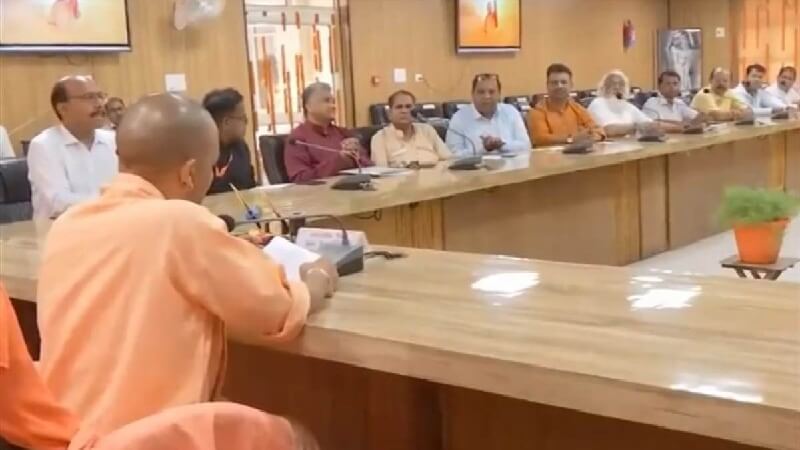 CM Yogi in West : Talking about development in Bijnor, Rampuri is targeted with knife in Rampur