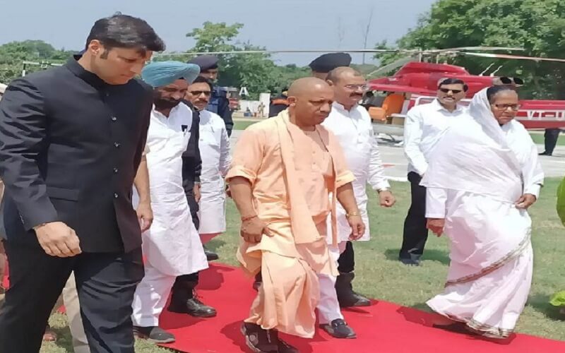 CM Yogi in West : Talking about development in Bijnor, Rampuri is targeted with knife in Rampur
