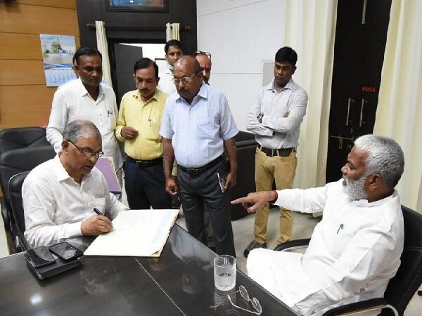 Lucknow News : Jal Shakti Minister Swatantra Dev Singh did surprise inspection, employees did not reach on time