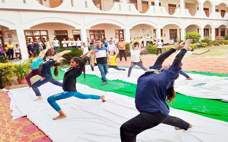 School children showed their skills in Yoga at BPM College in Banda, honored