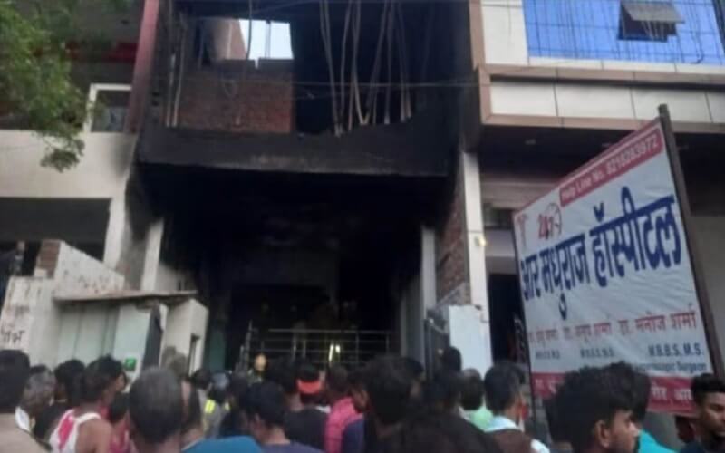 Agra : Doctor and son and daughter died due to fire in hospital, patient survived